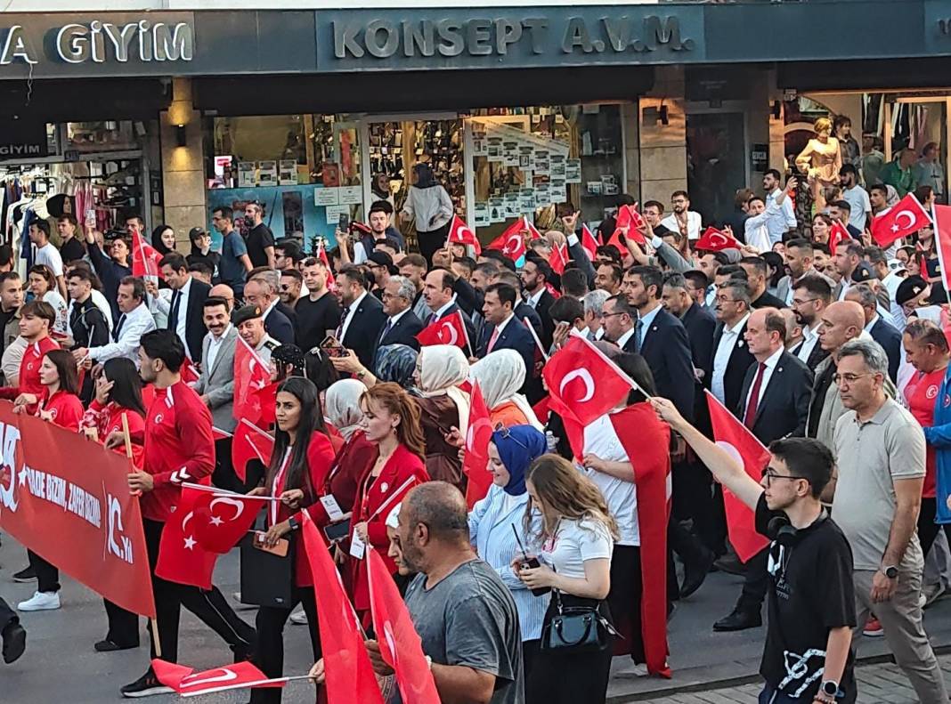 Konya'da 15 Temmuz için binler yürüdü! 4